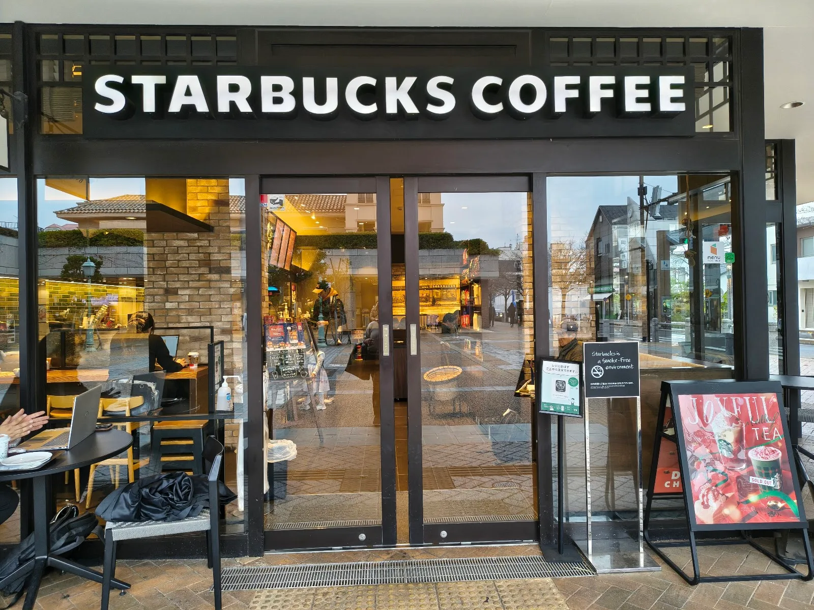 スターバックス コーヒー 田園調布 東急スクエアガーデンサイト店 · 5